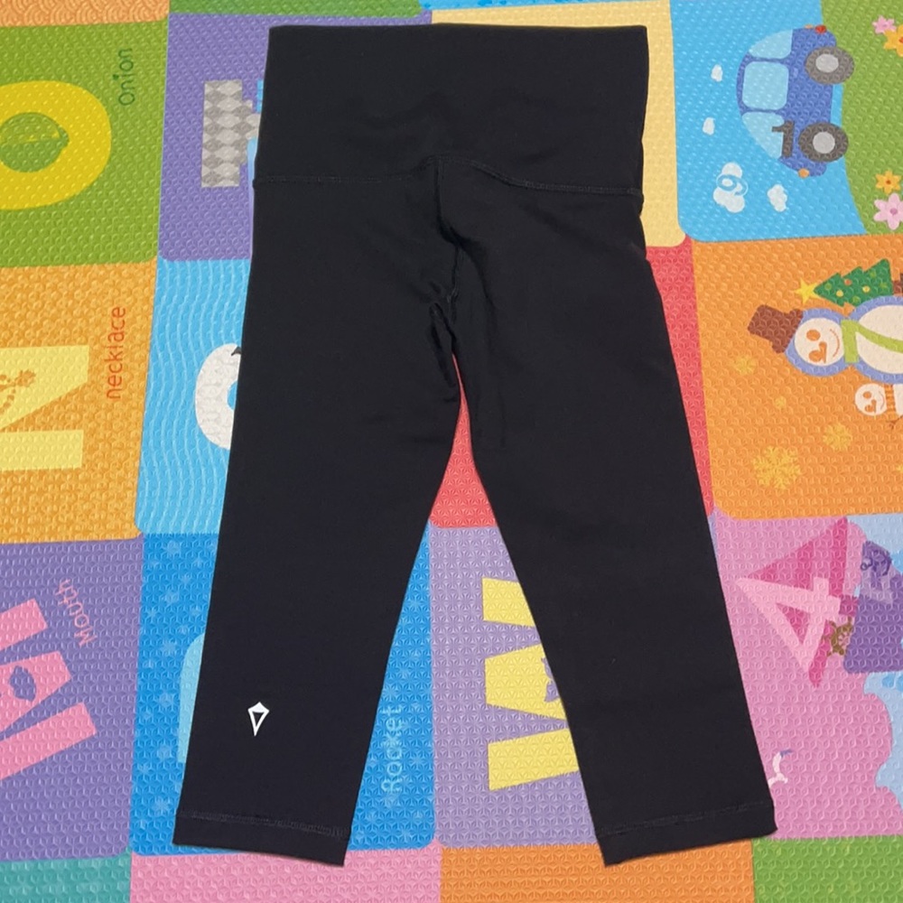 Ivivva Crops - Picture 2 of 3